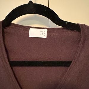 TSE cashmere v neck sweater. Burgundy